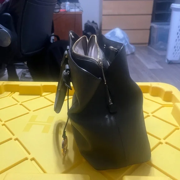 Michael Kors Purse with Wallet - Picture 4 of 10